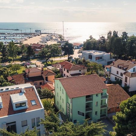 Andrea House With Apartments Umag Exterior foto