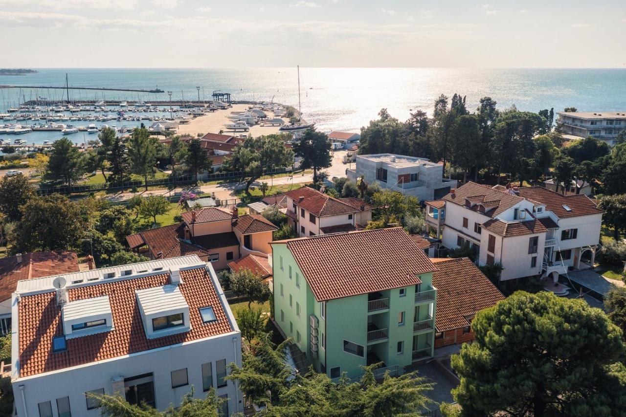 Andrea House With Apartments Umag Exterior foto