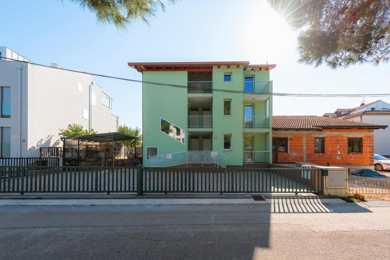 Andrea House With Apartments Umag Exterior foto
