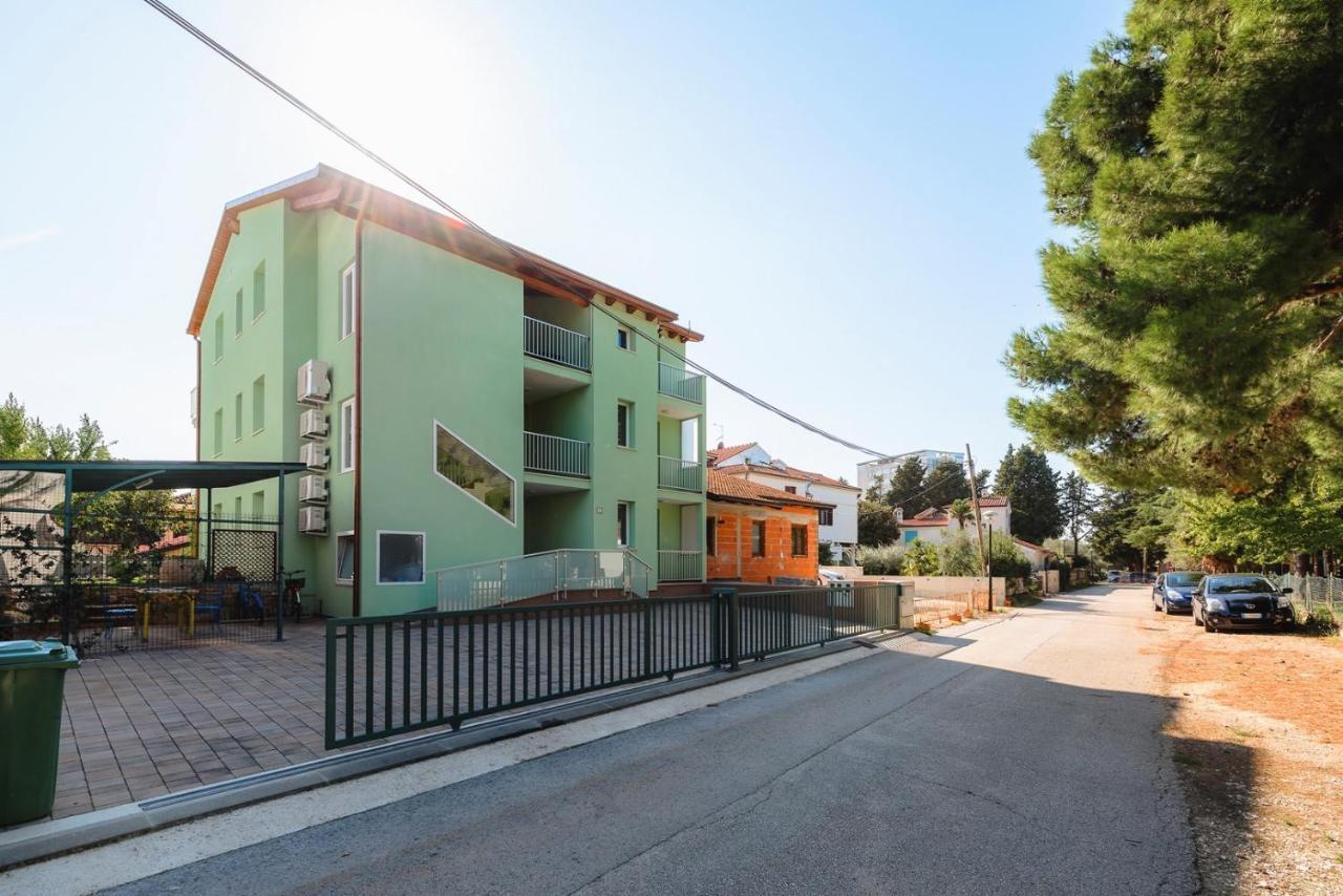 Andrea House With Apartments Umag Exterior foto