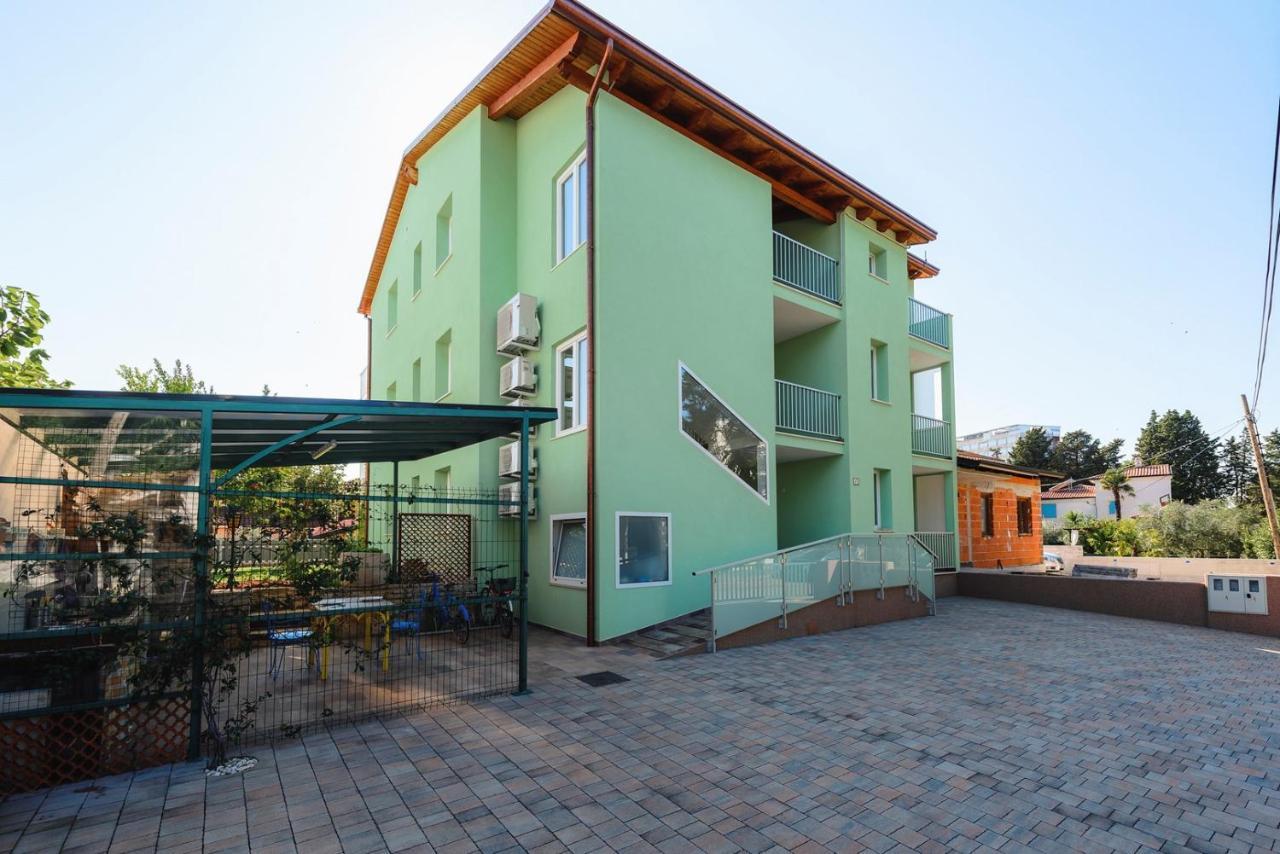 Andrea House With Apartments Umag Exterior foto