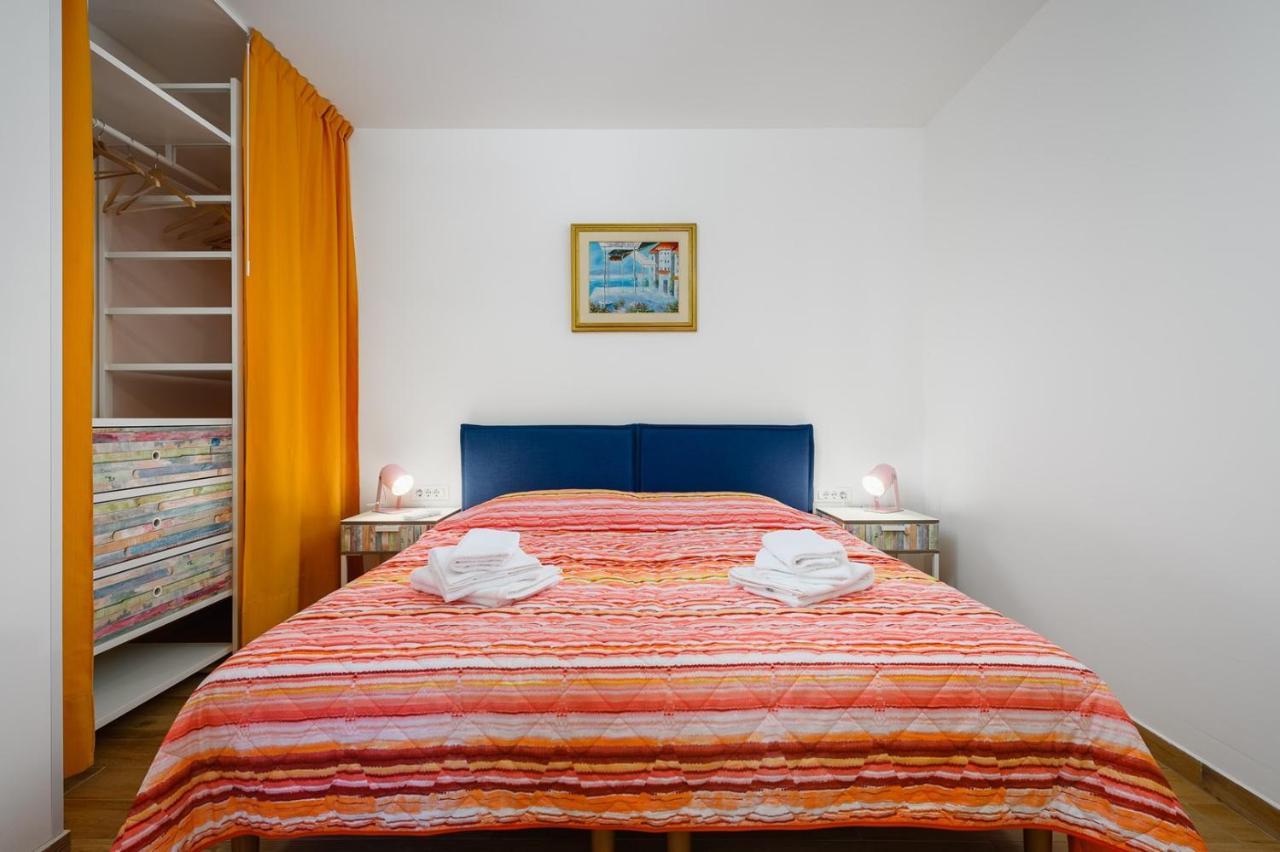 Andrea House With Apartments Umag Exterior foto