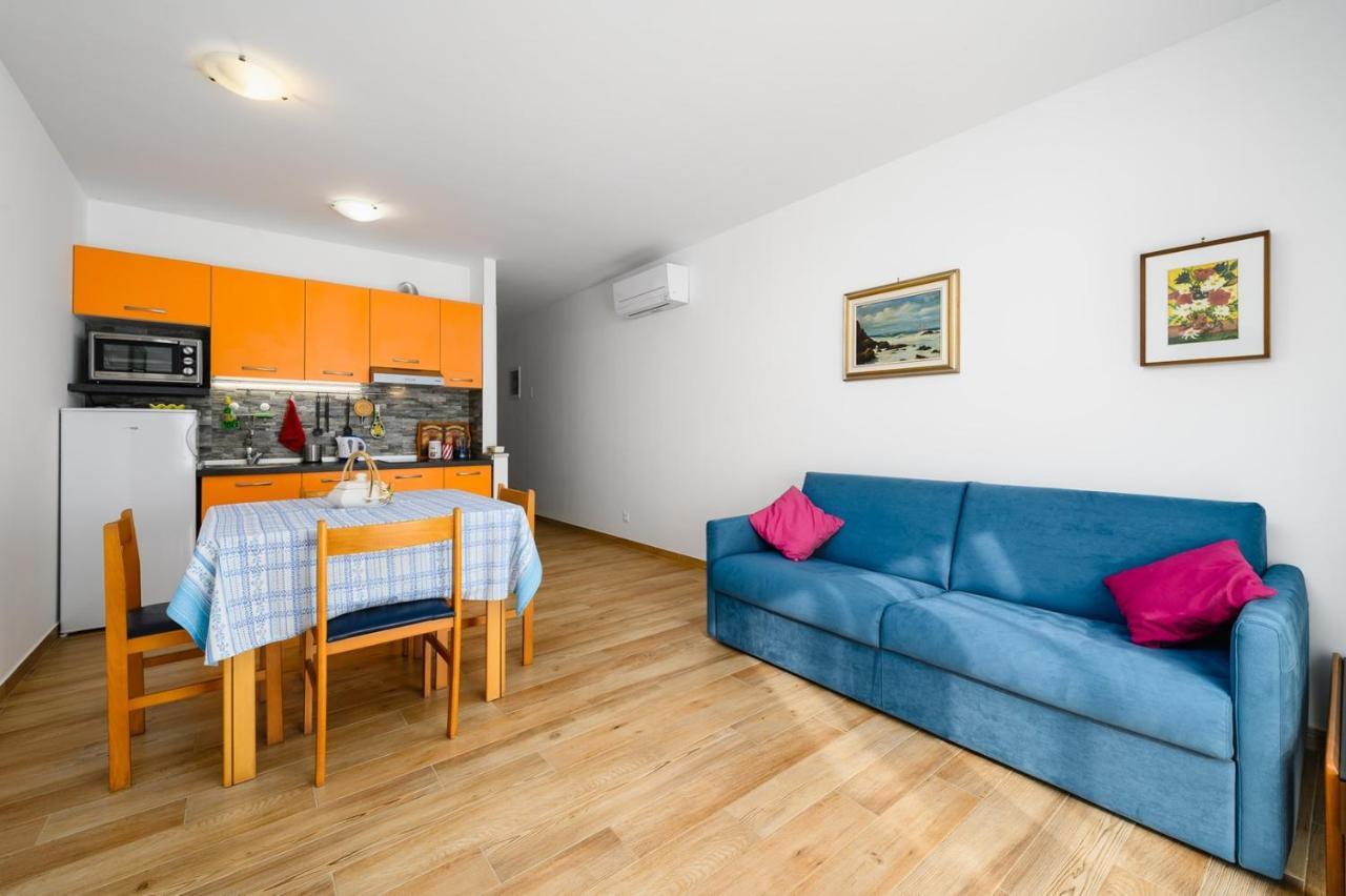 Andrea House With Apartments Umag Exterior foto