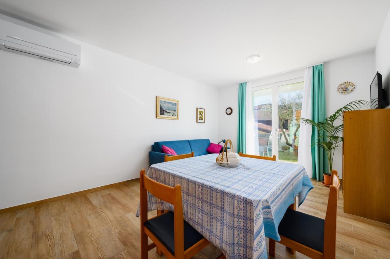 Andrea House With Apartments Umag Exterior foto