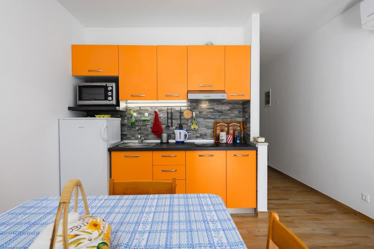 Andrea House With Apartments Umag Exterior foto