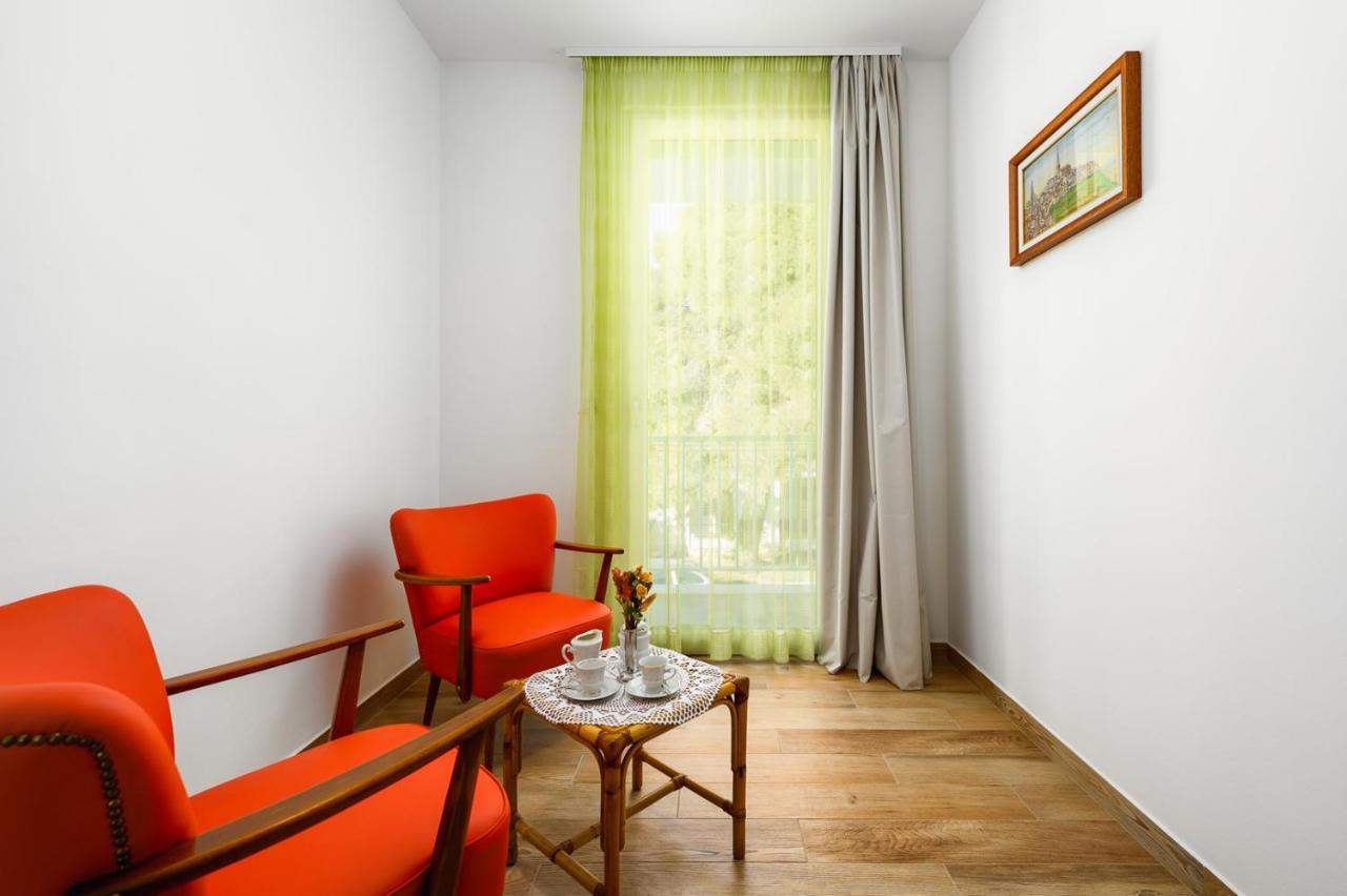 Andrea House With Apartments Umag Exterior foto