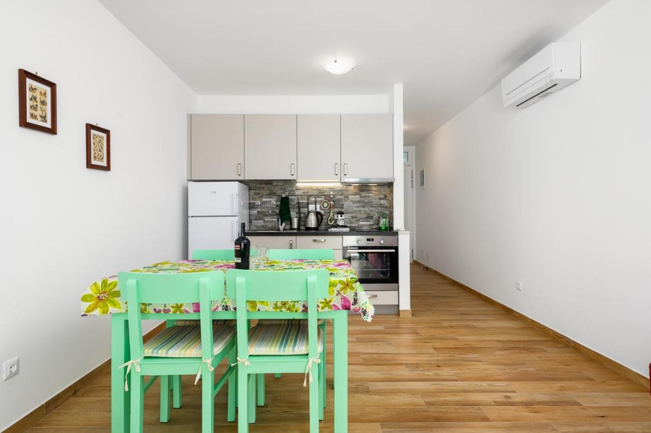 Andrea House With Apartments Umag Exterior foto