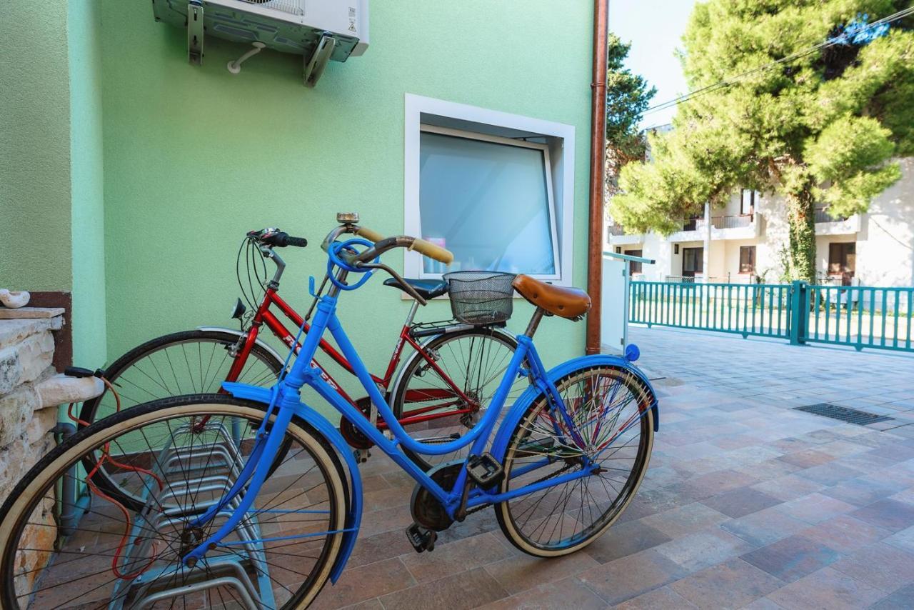 Andrea House With Apartments Umag Exterior foto