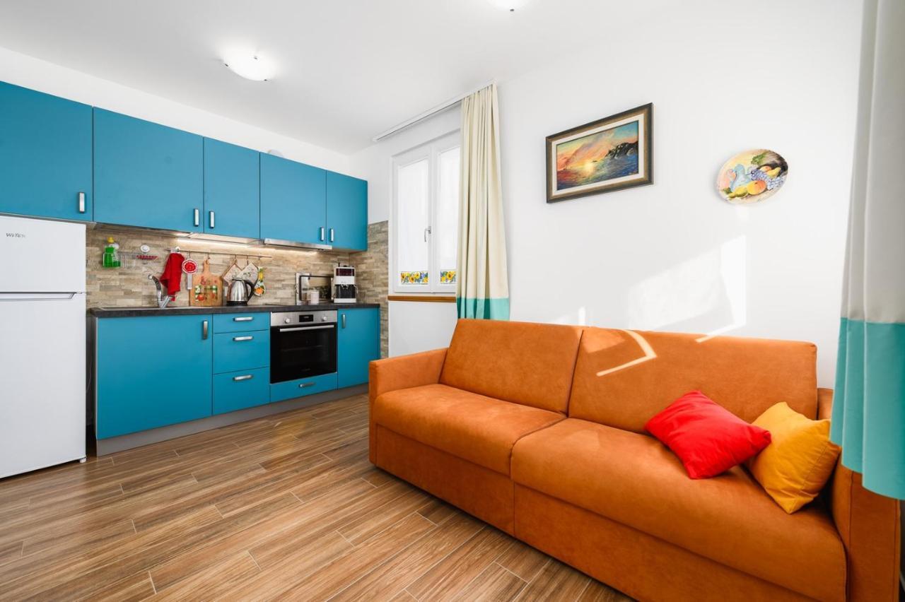 Andrea House With Apartments Umag Exterior foto