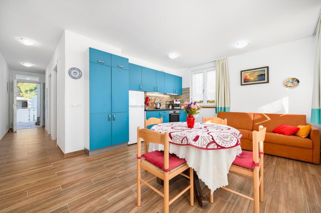Andrea House With Apartments Umag Exterior foto