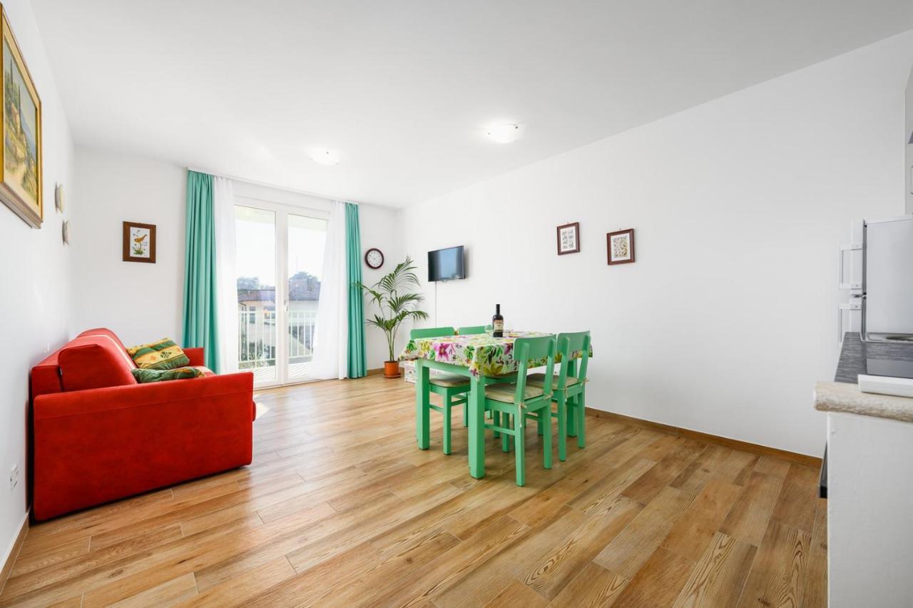 Andrea House With Apartments Umag Exterior foto