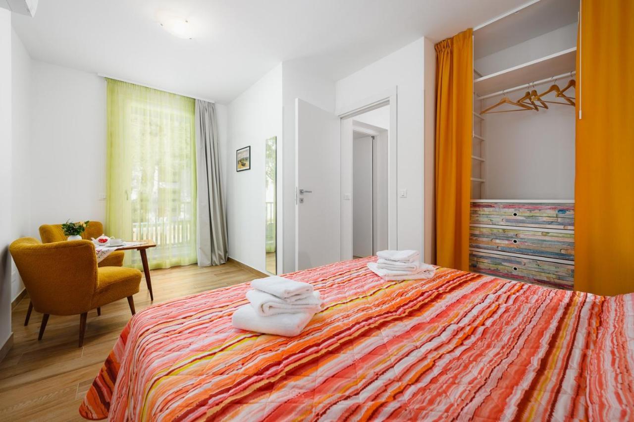 Andrea House With Apartments Umag Exterior foto