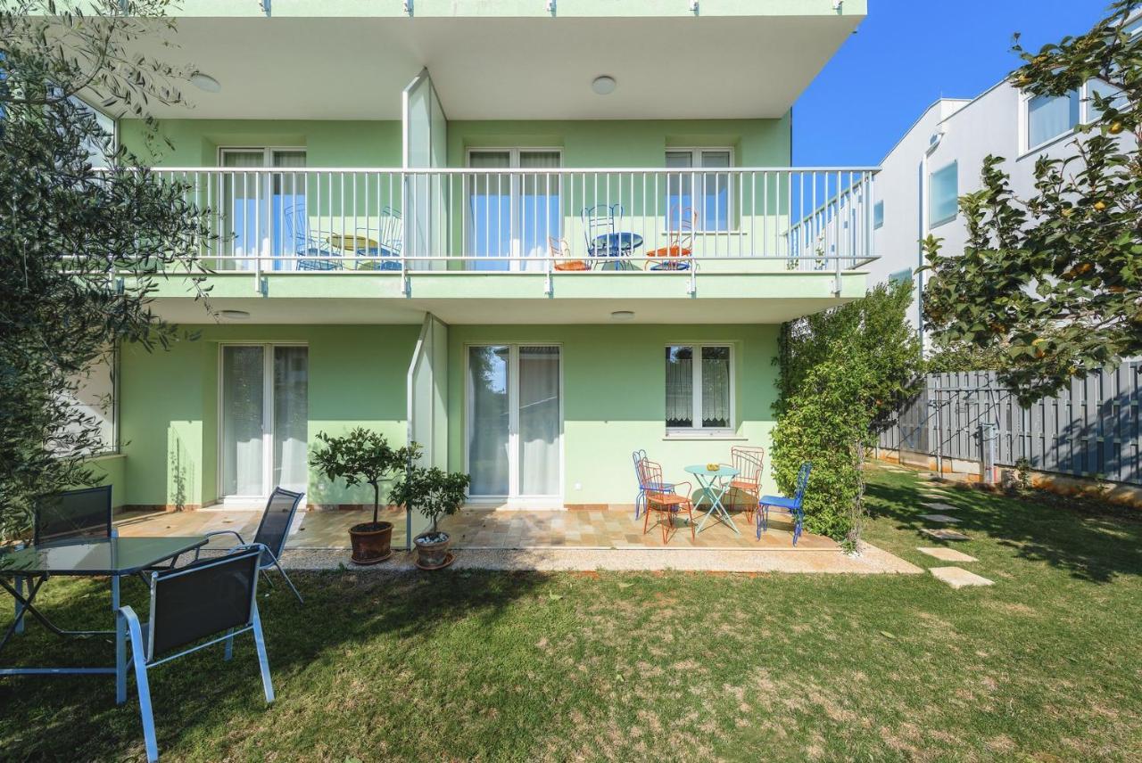 Andrea House With Apartments Umag Exterior foto